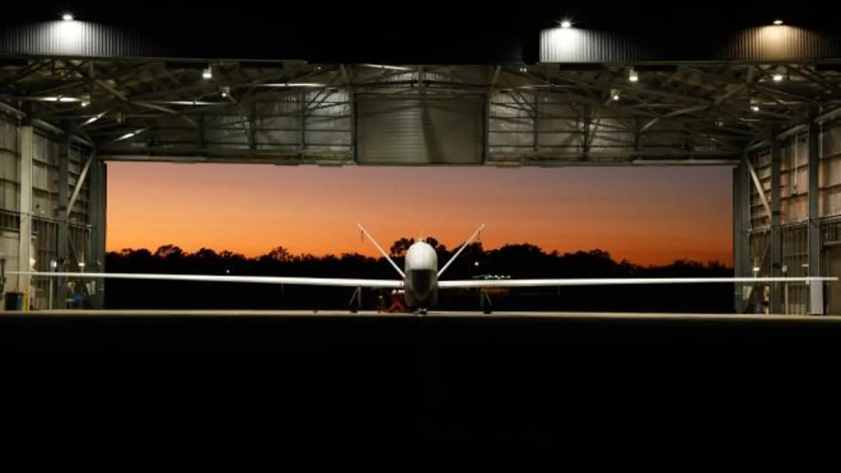 2024-08-02	
MQ-4C Triton，這是一種航程為 15000 公里的大型無人機，
...