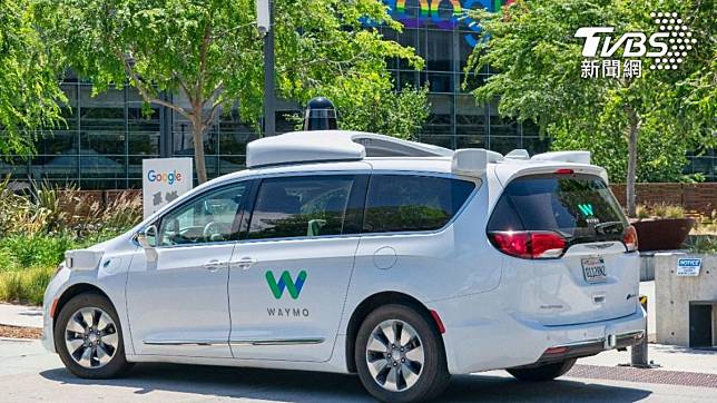 2024-08-16	
喇叭聲和蜂鳴聲不停，GOOGLE Waymo 無人駕駛車擾醒鄰里...