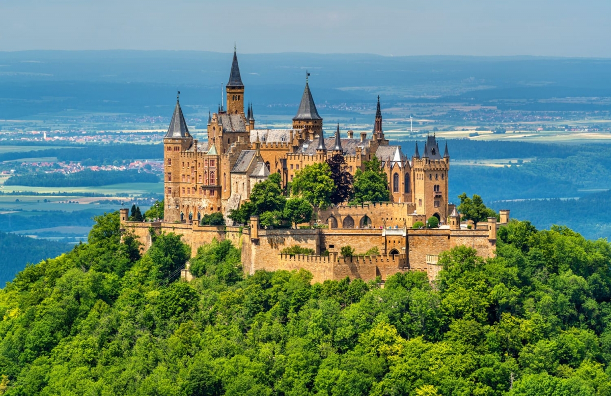 埃爾茨城堡（德語：Burg Eltz）是德國的一座中世紀時期城堡...